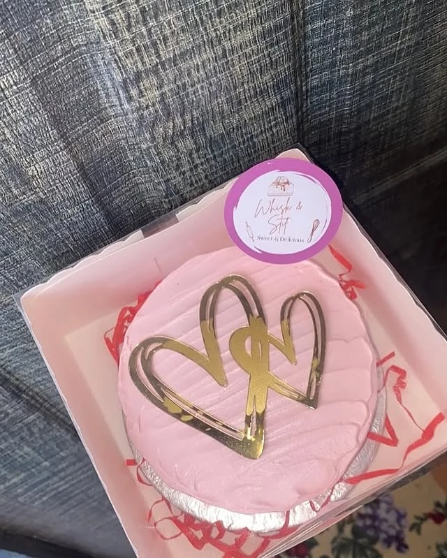 Anniversary heart cake with whisk and stix sweet delicious design for celebrations - Sweet Anniversary Cakes Karachi By Whisk And Sift